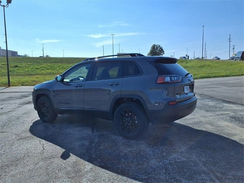 Used 2023 Jeep Cherokee Altitude Lux image 19