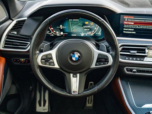 Used 2021 BMW X5 M50i image 17
