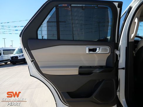 Certified 2020 Ford Explorer Platinum w/ Premium Technology Package image 13