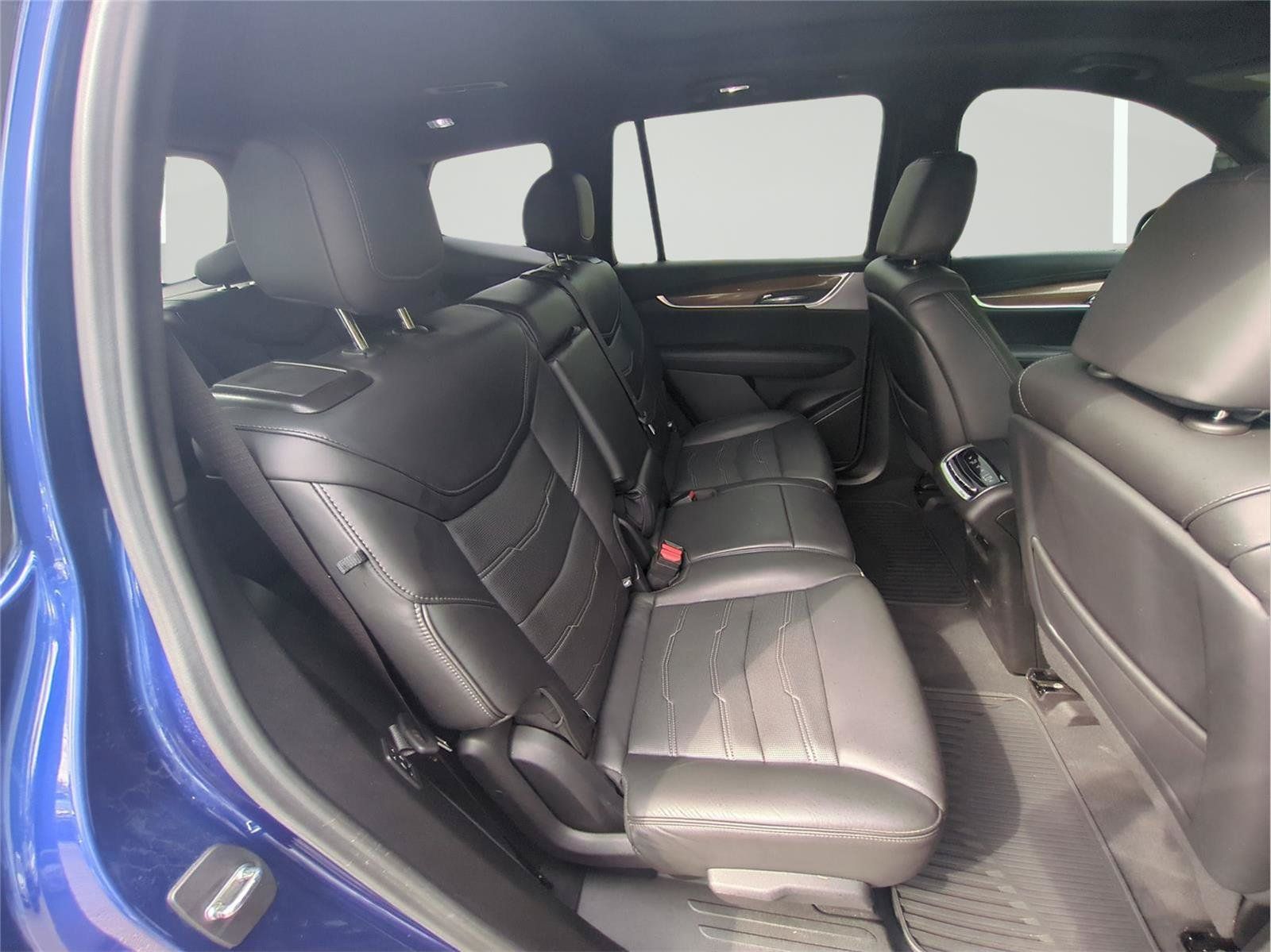 Used 2023 Cadillac XT6 Premium Luxury w/ Platinum Package AWD/4WD image 35