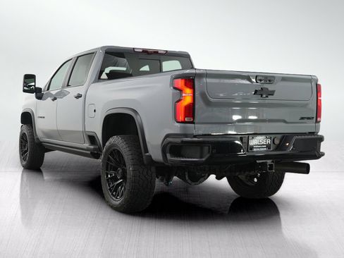 Used 2025 Chevrolet Silverado 2500 ZR2 w/ Technology Package AWD/4WD image 5