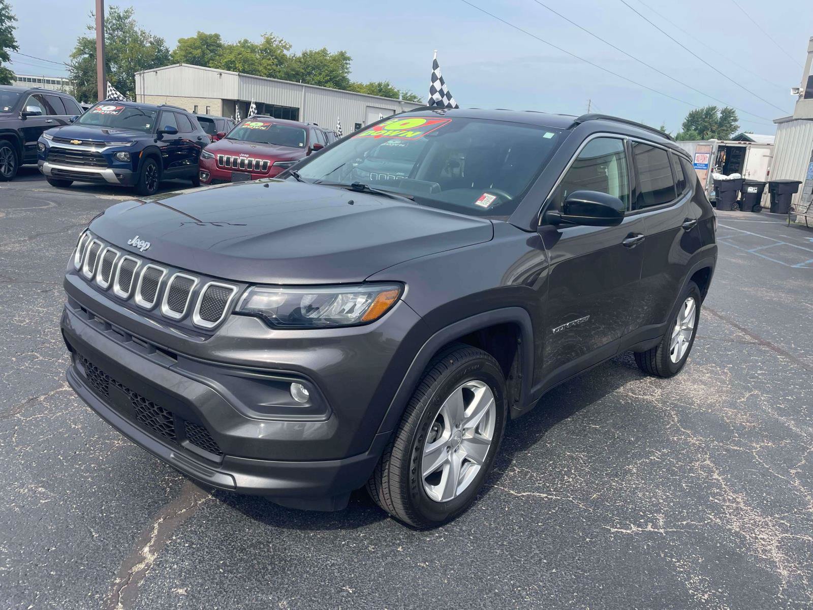 Used 2022 Jeep Compass Latitude w/ Convenience Group AWD/4WD image 3