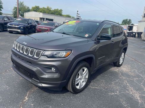 Used 2022 Jeep Compass Latitude w/ Convenience Group AWD/4WD image 3