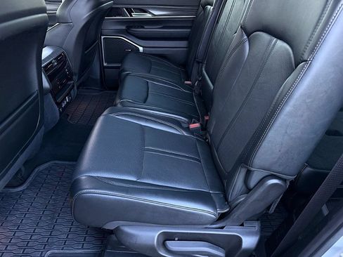 Used 2024 Jeep Wagoneer L Series III w/ Flexible Seating Group AWD/4WD image 13