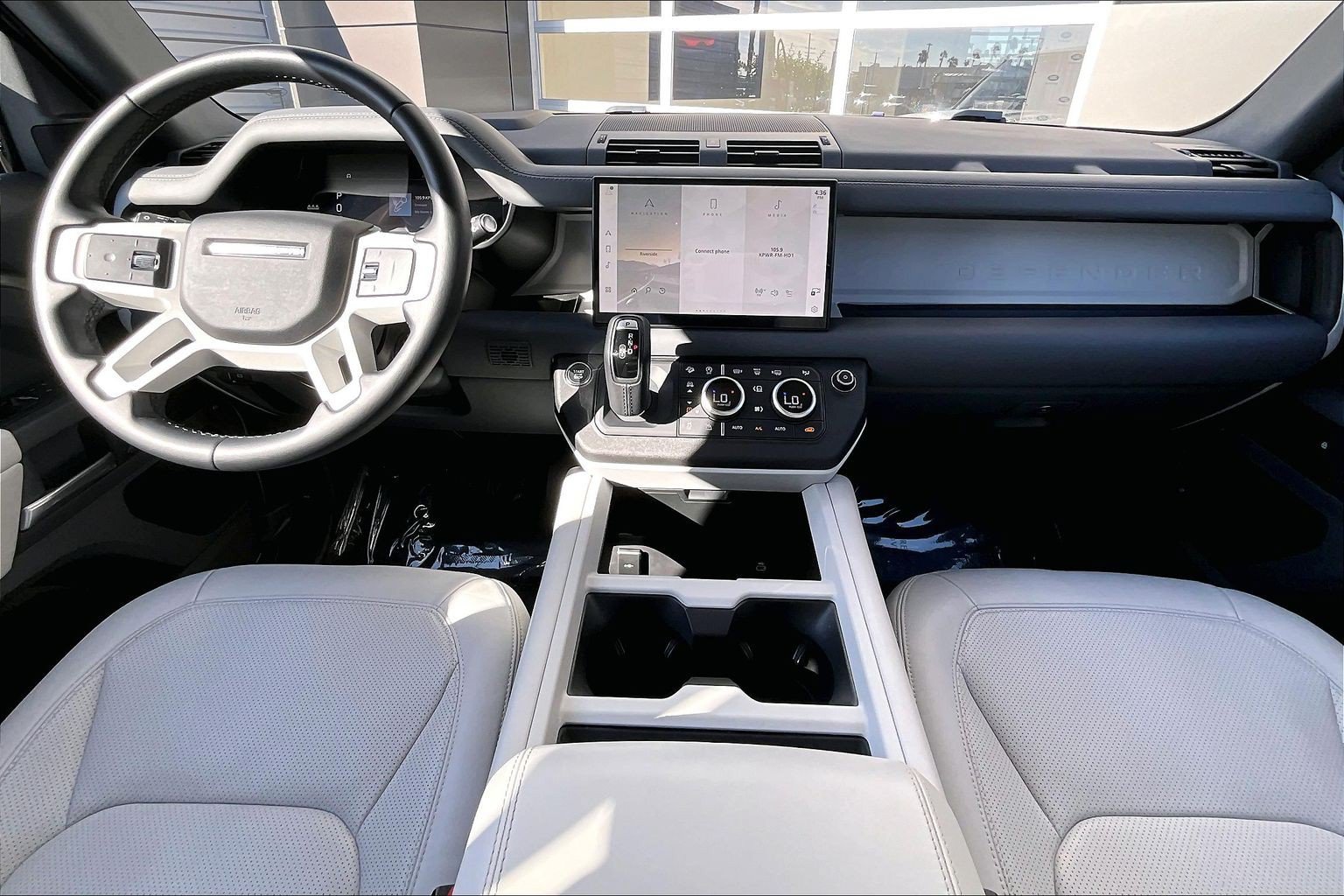 Used 2025 Land Rover Defender 110 X-Dynamic SE AWD/4WD image 15