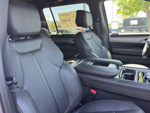 New 2025 Jeep Wagoneer L Series II AWD/4WD image 14