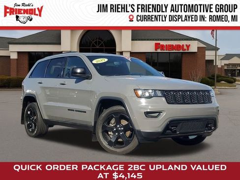 Used 2019 Jeep Grand Cherokee Laredo image 1
