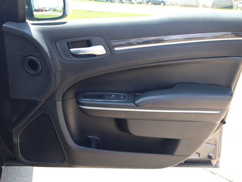 Used 2017 Chrysler 300 Limited w/ Value Package AWD/4WD image 36