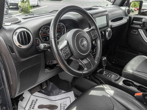 Used 2017 Jeep Wrangler Unlimited Sahara w/ Connectivity Group AWD/4WD image 15