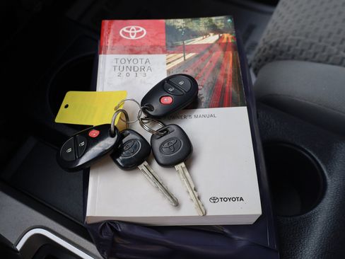 Used 2013 Toyota Tundra 4x4 CrewMax w/ TRD Off-Road Pkg image 11