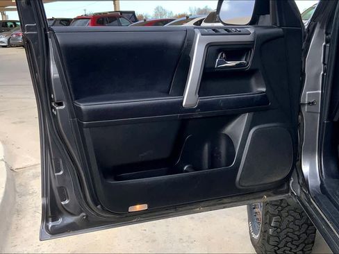 Used 2019 Toyota 4Runner SR5 image 19