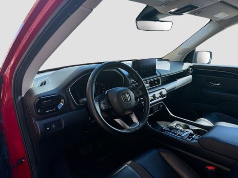 Certified 2024 Honda Pilot Touring image 9