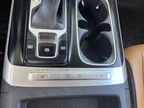 Used 2023 Kia Carnival LX FWD image 18