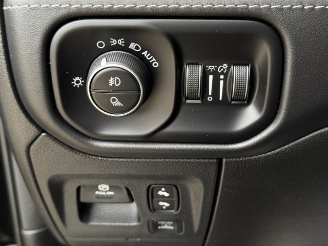 Used 2025 RAM 1500 Limited AWD/4WD image 26