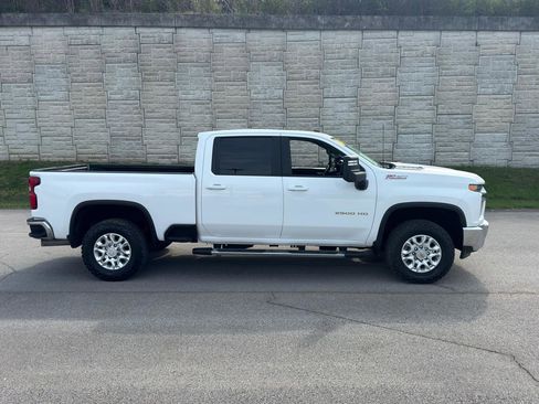 Used 2023 Chevrolet Silverado 2500 LT w/ Convenience Package image 2