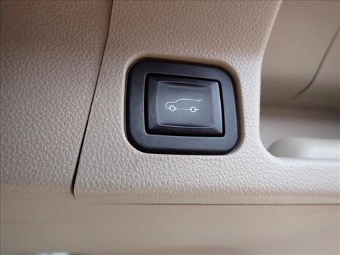 Used 2019 GMC Acadia Denali w/ Technology Package AWD/4WD image 9
