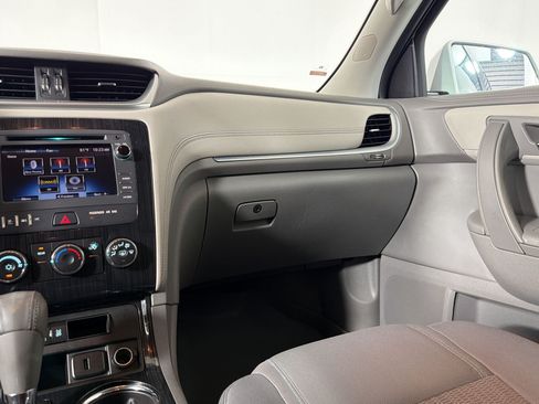 Used 2017 Chevrolet Traverse LT FWD image 27