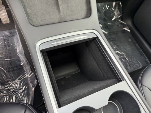 Used 2022 Tesla Model Y Long Range image 23