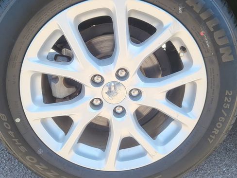 Used 2016 Jeep Cherokee Sport FWD image 14
