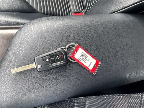 Used 2023 Toyota Camry SE image 30