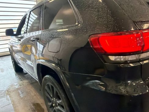 Used 2019 Jeep Grand Cherokee Altitude AWD/4WD image 10