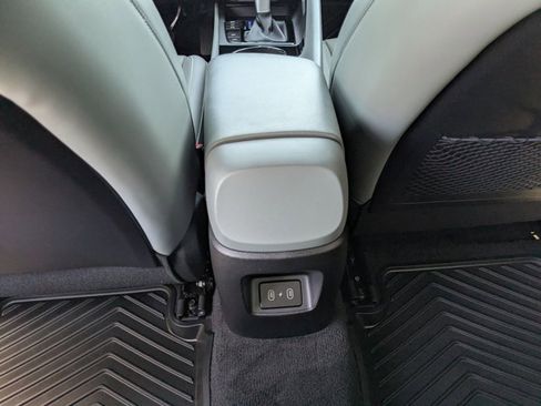 Used 2024 Hyundai Elantra Limited image 20