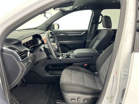 Used 2025 GMC Acadia Elevation image 17