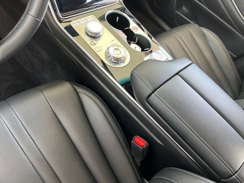 Used 2025 Genesis GV80 2.5T Standard AWD/4WD image 19