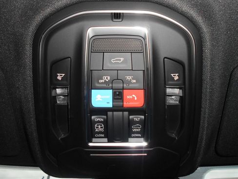 New 2025 Jeep Grand Cherokee Altitude image 17