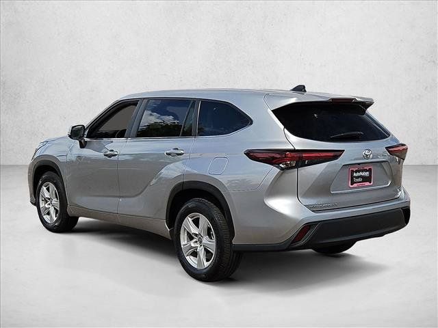 Used 2025 Toyota Highlander LE FWD image 9