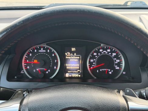 Used 2017 Toyota Camry SE w/ Moonroof Package FWD image 30