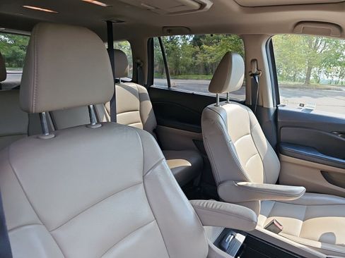 Used 2016 Honda Pilot Touring image 11