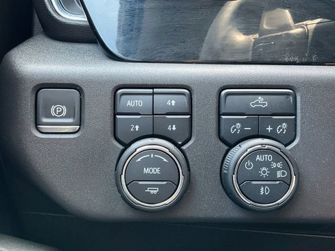 Used 2024 Chevrolet Silverado 1500 LT Trail Boss w/ Protection Package AWD/4WD image 11