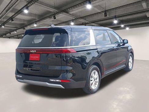 Used 2024 Kia Carnival LX FWD image 16