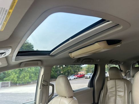 Used 2014 Toyota Sienna XLE AWD/4WD image 11