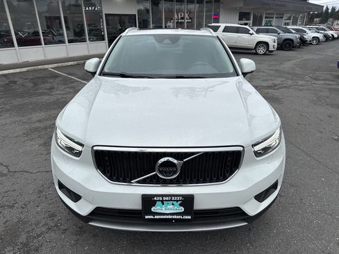Used 2019 Volvo XC40 T5 Momentum image 11
