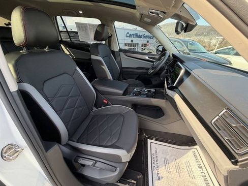Used 2024 Volkswagen Atlas Peak Edition SE image 41