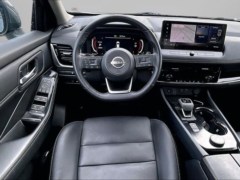 Used 2024 Nissan Rogue SL AWD/4WD image 3