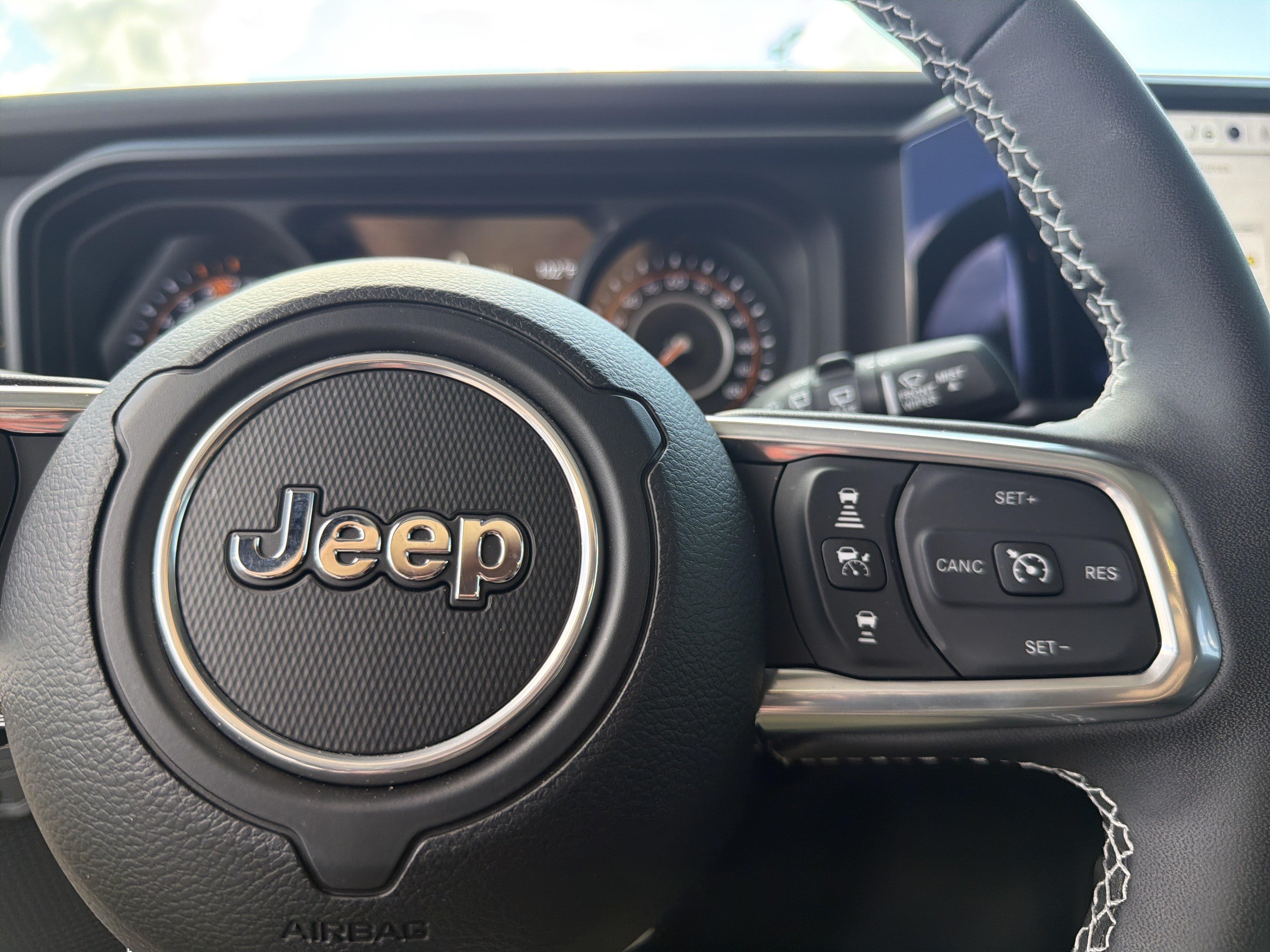 Used 2025 Jeep Wrangler Unlimited Sahara AWD/4WD image 9