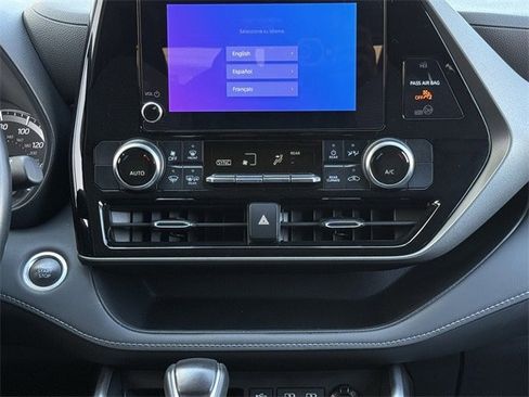 Used 2024 Toyota Highlander LE image 17