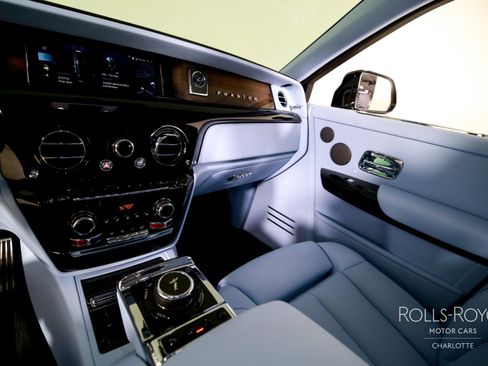 New 2026 Rolls-Royce Phantom Sedan image 16