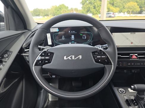 New 2025 Kia Niro EX image 12