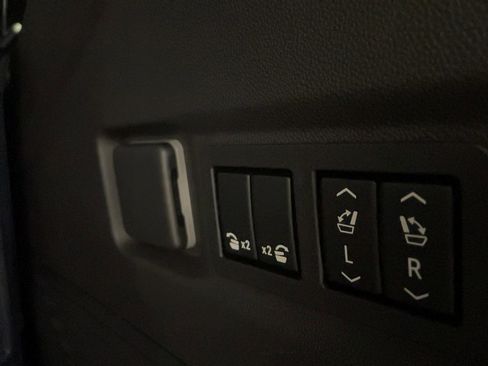 Used 2022 Chevrolet Tahoe LT w/ LT Signature Plus Package image 23