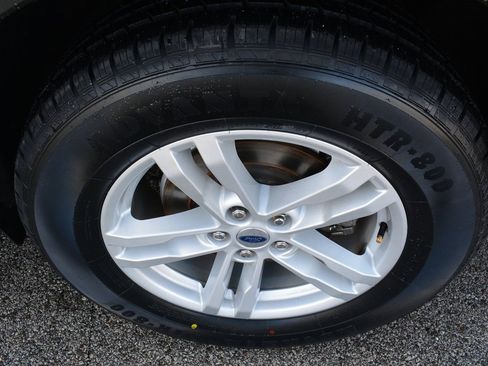 Used 2021 Ford Explorer XLT image 26