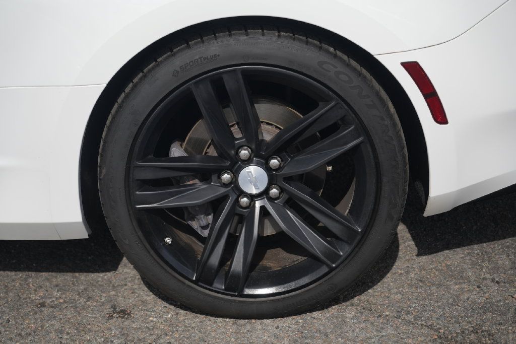 Used 2018 Chevrolet Camaro SS RWD image 13
