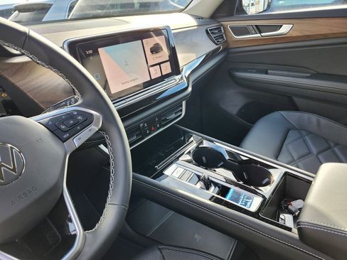 New 2026 Volkswagen Atlas SE image 7