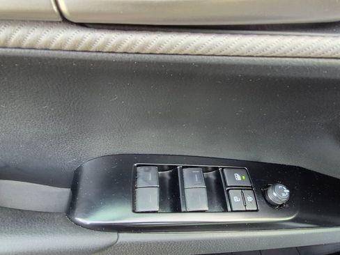 Used 2025 Toyota Camry SE w/ Convenience Package image 10