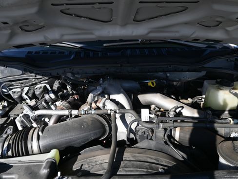 Used 2022 Ford F450 Platinum w/ FX4 Off-Road Package image 35