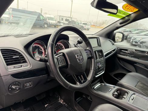 Used 2019 Dodge Grand Caravan SXT w/ Driver Convenience Group image 25