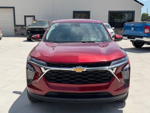 Used 2024 Chevrolet Trax LS w/ LS Convenience Package FWD image 3
